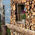Apartment Mahar